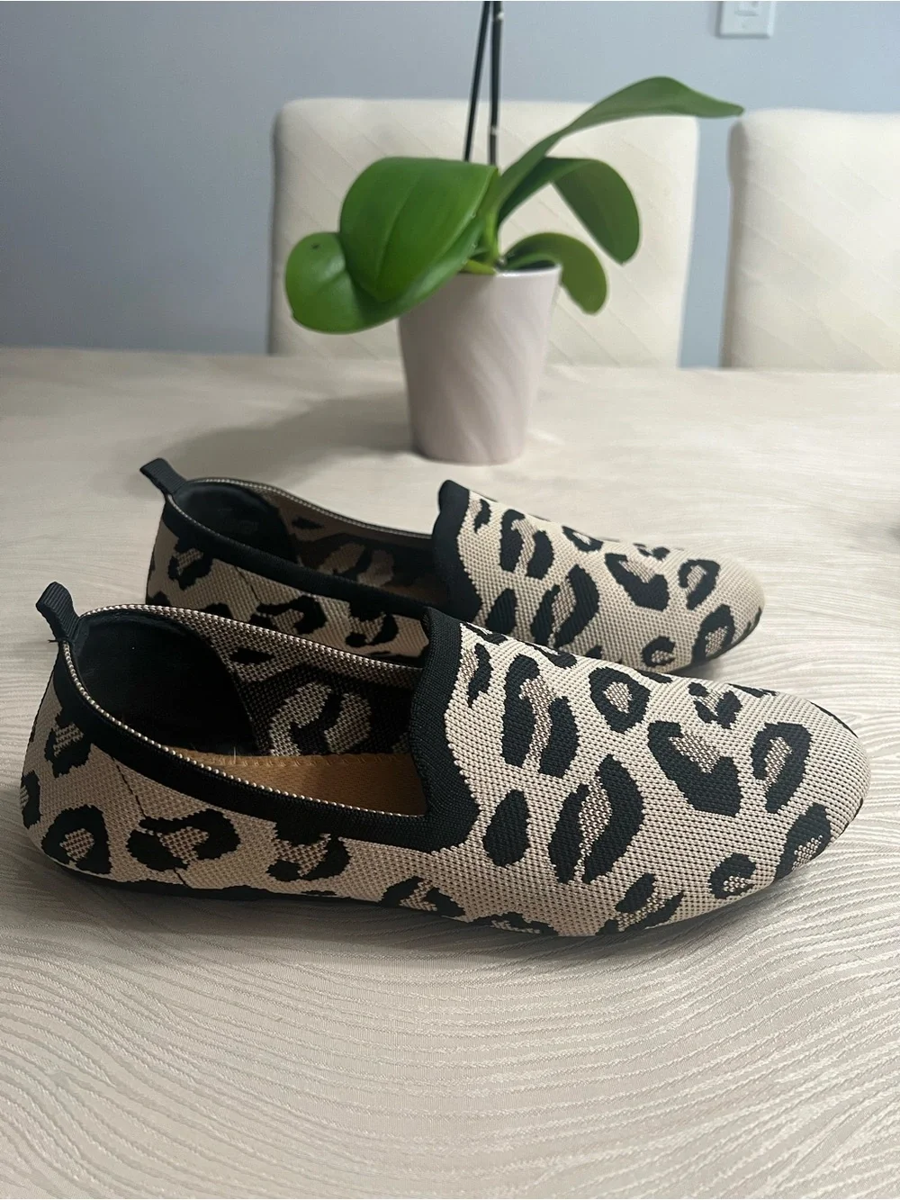 Vintage Women’s Leopard Print Slip-On Shoes in Beige and Black size 11W